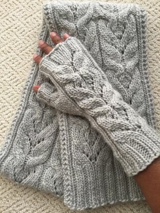 The Heartflower Cabled Scarf