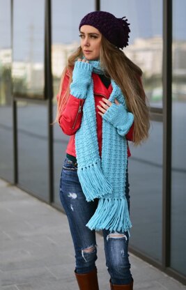 Svalbard knit super scarf with fringe