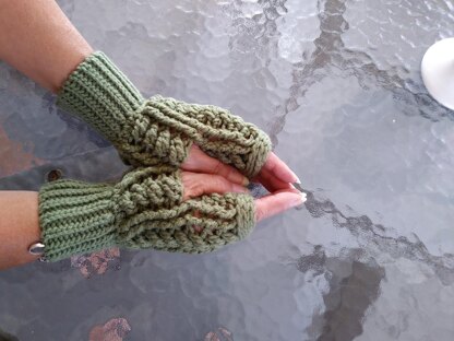 The Florentine Fingerless Gloves
