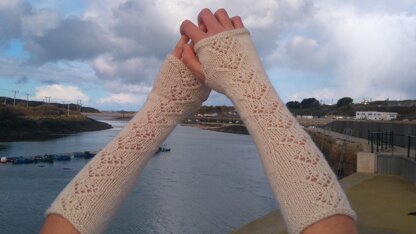 Ladies long fingerless lace and cabled mittens