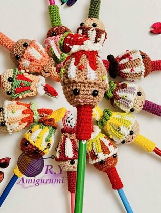 Amigurumi cupcake pencil toppers