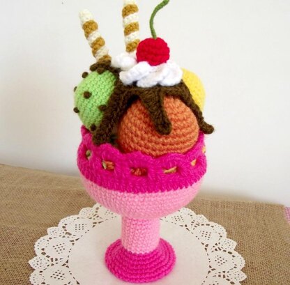 Ice Cream Sundae Amigurumi