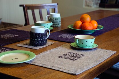 Snowflake placemats, coasters and table runner