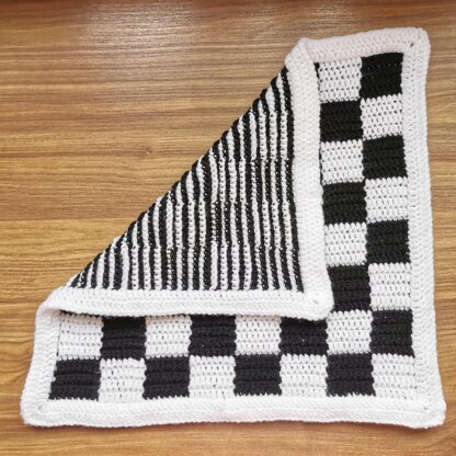 Chess / checkers board crochet pattern - Chequered blanket