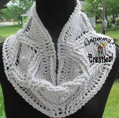 Cabled Diamonds Cowl