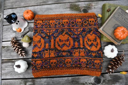 Pumpkins and Cats Cowl (Knit)