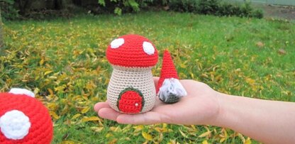 Little Gnomes with Mushrooms Houses Amigurumi