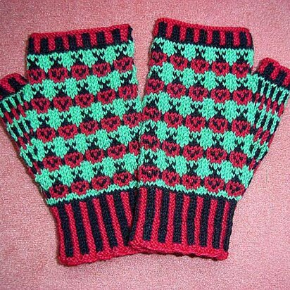 Ladybug mitts - knitting pattern