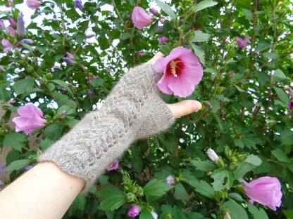 Graceful Fingerless Gloves