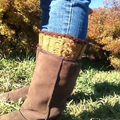 Simple Cabled Boot Toppers