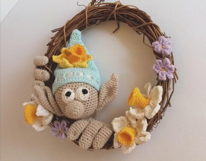 Easter Wreath Garden Gnome