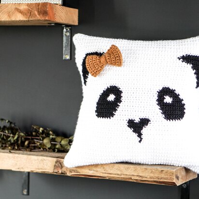 072 - Panda pillow