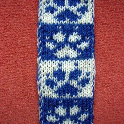 Double knitting dog paw bookscarf