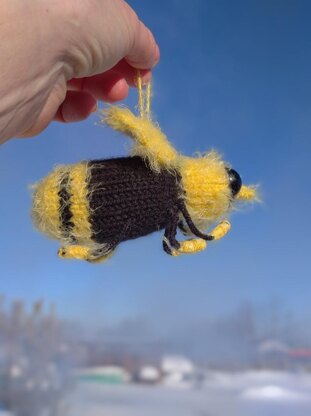 Bee knitting pattern. Bee toy knitting patterns