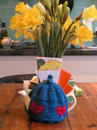 Little Tea Cosy Book with 6 Tea Cosy Patterns