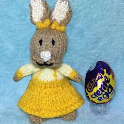 Peter Rabbit Cottontail Bunny Creme Egg Choc Cover - knitting pattern