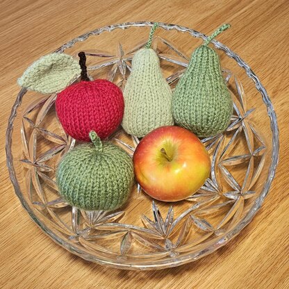 Knitted Apples and Pears