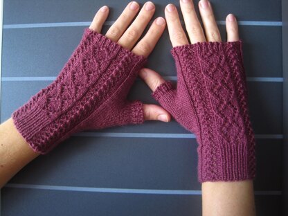 Briony Lace Mitts