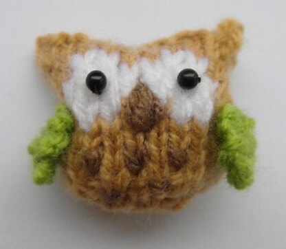 Tiny knitted owls