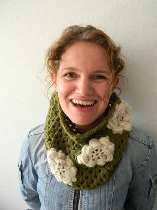 Irish Rose Cowl