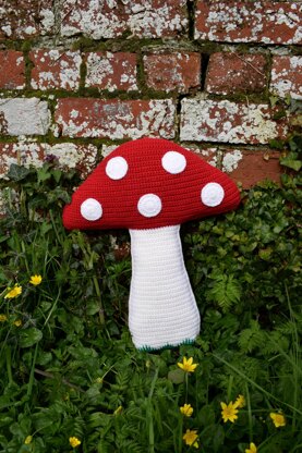 Tubby Toadstool (crochet pattern)