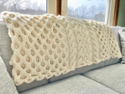 Winter Bees Knit Cable Blanket
