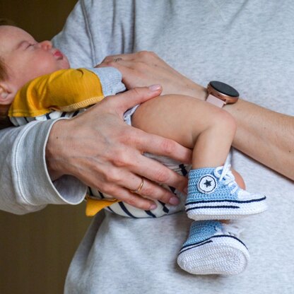 Baby high top booties with monogramm