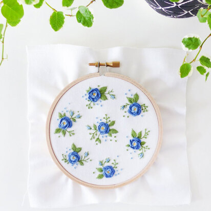 Tamar Blue Flowers Embroidery Kit - 4in