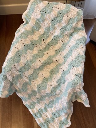 Feather And Fan Blanket To Knit in Bernat Baby Sport