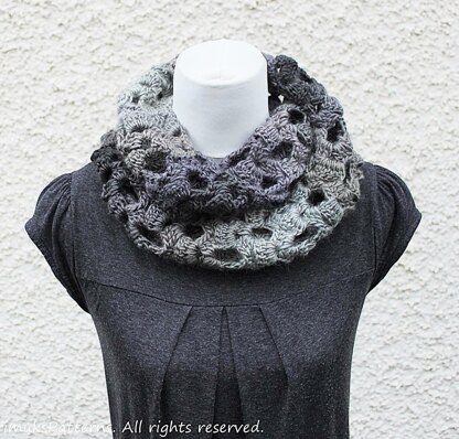 Domino infinity scarf