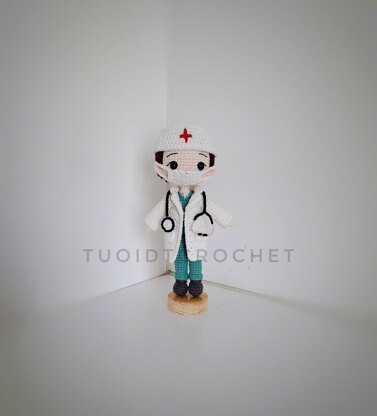 Doctor doll amigurumi