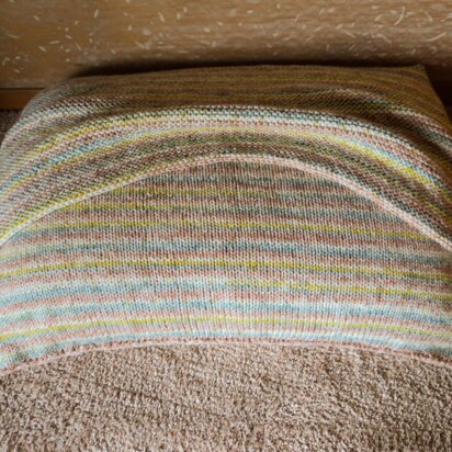 Knit Pillow Pet  Bed w/blanket