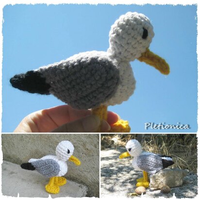 Crochet seagull