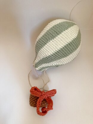 Hot air balloon amigurumi