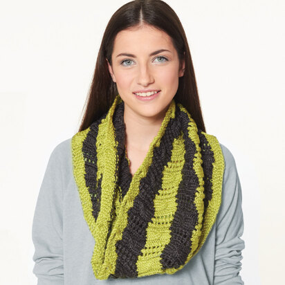 Snakes and Ladders Cowl in Caron Simply Soft & Simply Soft Heathers - Downloadable PDF