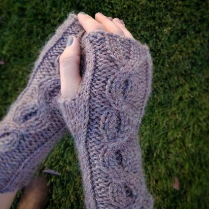 Linked - knitting pattern