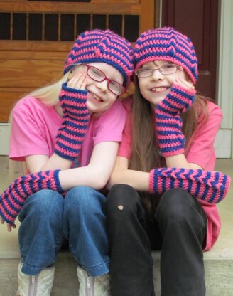 BFF Chain Link Hat & Wristwarmers Set