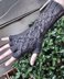Mursten - cabled fingerless gloves