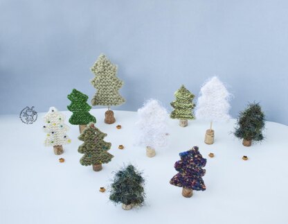 Many Christmas trees knitted flat