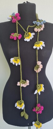 Daisies & Roses Lariat