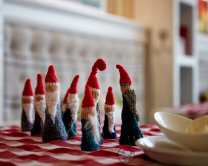 5 Santas  knitting flat