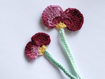 Crochet burgundy flower pattern