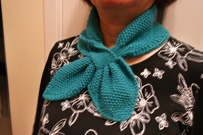 Keyhole Scarflette