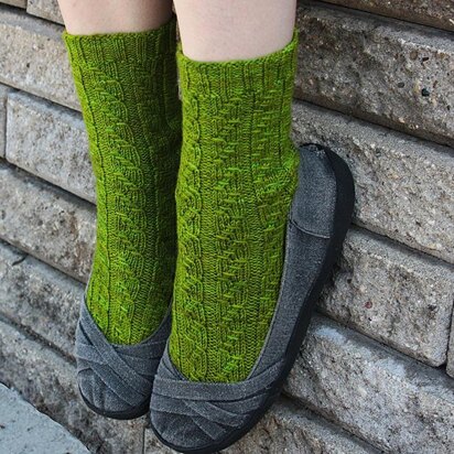 Scalloped Rib Socks