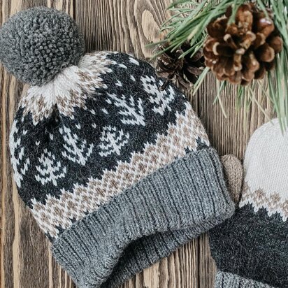 Dark forest hat and mittens