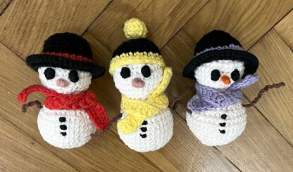 Snowman Christmas Decoration Crochet Pattern