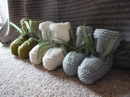 Classic 4ply Baby Bootees