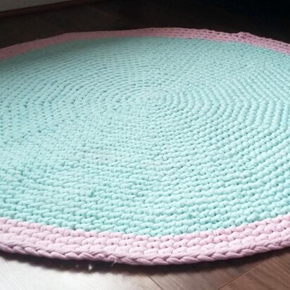 Perfect Circle T-Shirt Yarn Rug