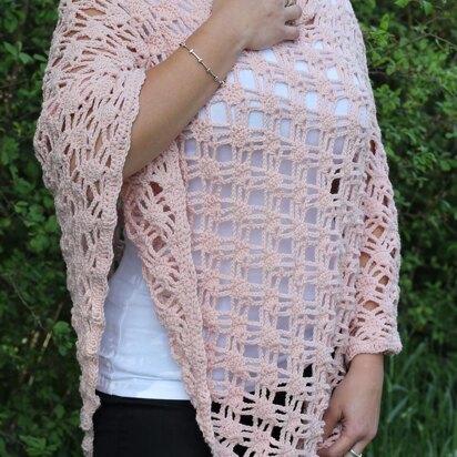 Light poncho with easy stitches