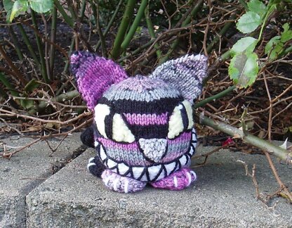 Knit Cheshire Kittyball